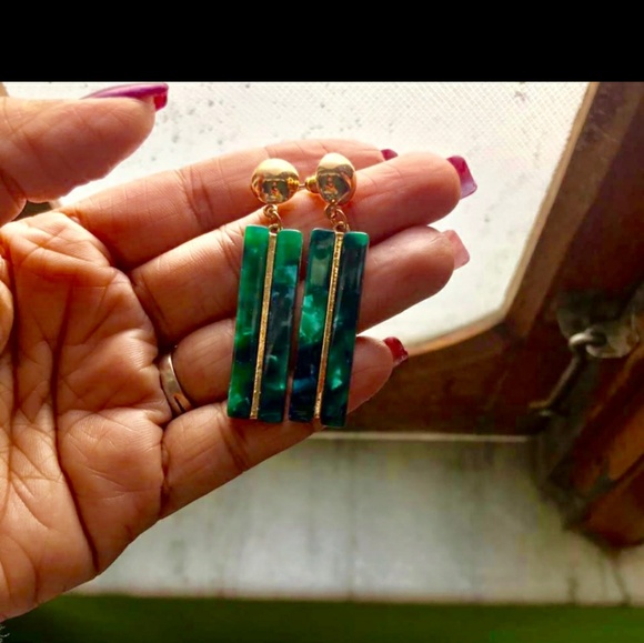 Elegant Emerald Marble Earrings - Picture 8 of 8